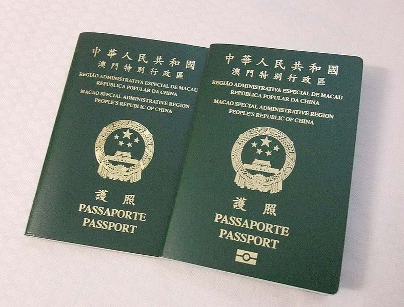 788px-Macau_Sar_Passport_Old_and_New_Style_copy